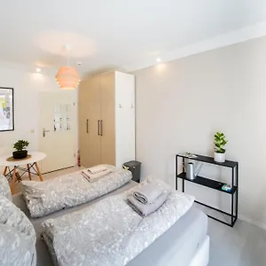 Stilvolles Im Laessigsten Viertel Apartment